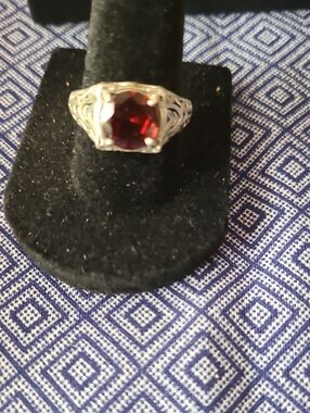 Vintage Art Deco-style Sterling Silver Filigree Ring with Garnet Center Stone